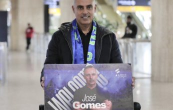 بالورود.. استقبال حافل لـ جوميز وأحمد مجدي بالسعودية استعدادًا لقيادة نادي الفتح