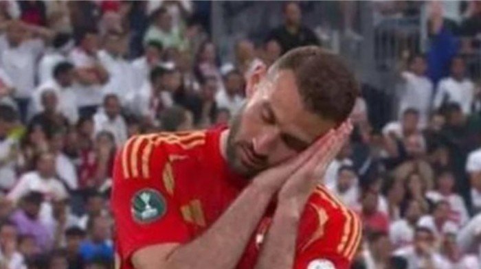 حادث سير لـ عمر كمال عبد الواحد نجم الأهلي حادث سير لـ عمر كمال عبد الواحد نجم الأهلي