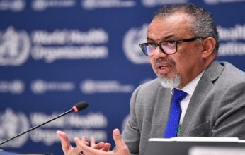 نجاة مدير منظمة الصحة العالمية بأعجوبة بعد قصف إسرائيلي لمطار صنعاء