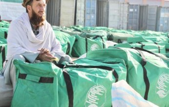 سلمان للإغاثة يوزيع 132 حقيبة إيوائية في ولاية بغلان بأفغانستان