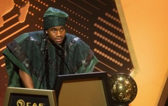 "أنت لص".. هجوم غير لائق على النيجيري أديمولا بعد فوزه بالكرة الذهبية