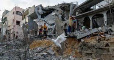 استشهاد 7 فلسطينيين إثر قصف الاحتلال الإسرائيلي منزلا فى مخيم النصيرات استشهاد 7 فلسطينيين إثر قصف الاحتلال الإسرائيلي منزلا فى مخيم النصيرات