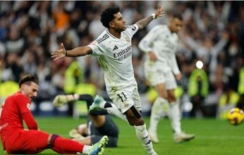 ريال مدريد يفوز 4 / 2 على إشبيلية ويقفز لوصافة الدوري الإسباني