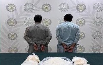 ضبط شخصين لترويجهما كمية من مادة الميثامفيتامين المخدر (الشبو) بالرياض