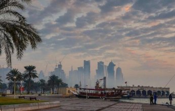 الأرصاد الجوية القطرية تحذر من رياح قوية وأمواج عالية في عرض البحر الليلة