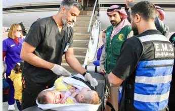 التوأم السوري الملتصق «سيلين وإيلين» يصلان إلى الرياض