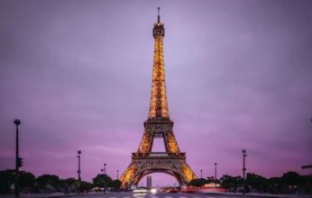 إخلاء برج إيفل في باريس إثر ماس كهربائي بأحد المصاعد