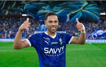سبب غير متوقع وراء تدريب نجم الهلال السعودي دون حذاء