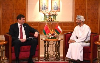عمان وبيلاروسيا تبحثان سبل تعزيز التعاون الثنائي بين البلدين