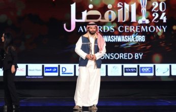 بالصور.. فايز بن جريس يحصد جائزة أفضل فنان عربي عن "بيت العنكبوت" بمهرجان "الأفضل"