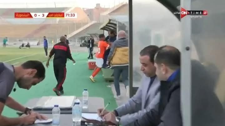 بعد الاعتداء على مدربه.. أحمد شاهين لاعب المنصورة يعلن اعتزاله لعب كرة القدم نهائيًا بعد الاعتداء على مدربه.. أحمد شاهين لاعب المنصورة يعلن اعتزاله لعب كرة القدم نهائيًا