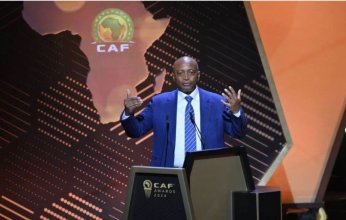 رئيس «كاف» يقوم بجولة تفقدية لملاعب الأمم الأفريقية