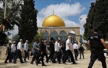 مستعمرون يقتحمون المسجد الأقصى بحماية من شرطة الاحتلال الإسرائيلي