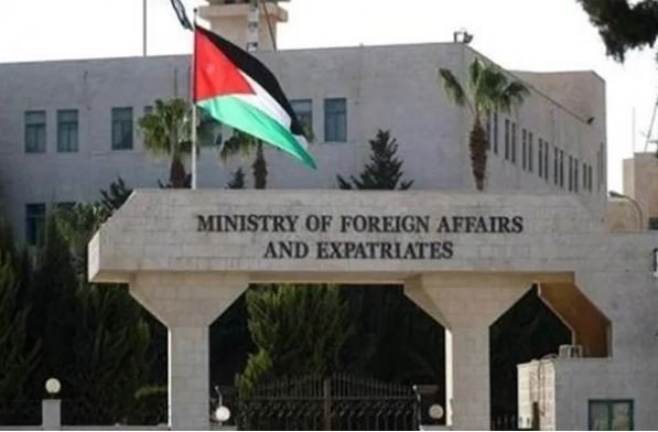 الأردن يطالب مواطنيه في سوريا بالمغادرة بأقرب وقت ممكن الأردن يطالب مواطنيه في سوريا بالمغادرة بأقرب وقت ممكن