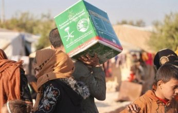 سلمان للإغاثة يوزع مساعدات غذائية وحقائب صحية في مدينة سرمدا بمحافظة إدلب