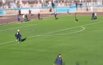 تراشق بالحجارة وتخريب.. أعمال شغب تفسد مباراة مولودية البيض ومولودية وهران بالدوري الجزائري