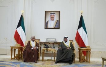 ولي العهد الكويتي يتسلم رسالة خطية موجهة إلى أمير البلاد من سلطان عمان