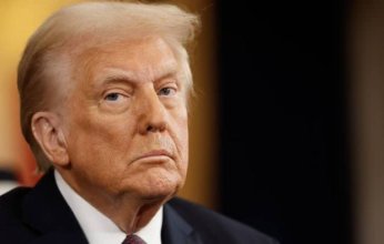 رغم الرفض العربي القاطع.. ترامب يجدد رغبته في تهجير الفلسطينيين من غزة ويدعو مصر والأردن للقبول بذلك