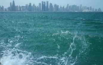 طقس قطر اليوم الاثنين.. الأرصاد الجوية تحذر من رياح قوية وأمواج عالية في عرض البحر