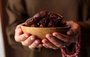 السعودية تقدم 100 طن من التمر لمساعدة الأفغان المتضررين من الجوع