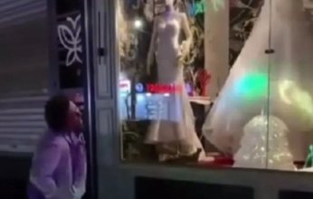 مات خطيبها ليلة الزفاف.. شاهد فتاة تبكي المصريين بفيديو أمام فستان أبيض