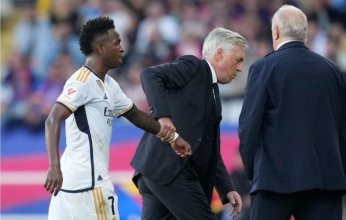 "سعيداً ومتحمساً للبقاء هنا".. أنشيلوتي يحسم مصير فينيسيوس مع ريال مدريد