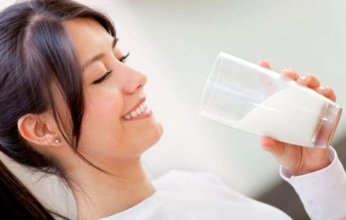 دراسة: كوب من الحليب يوميًا قد يقلل خطر الإصابة بسرطان الأمعاء