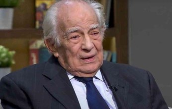 الفنان القدير رشوان توفيق يطمئن جمهوره على صحته