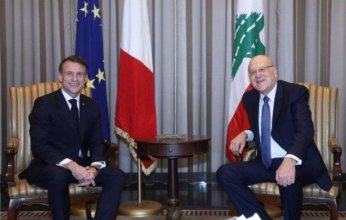 الرئيس الفرنسي ماكرون يصل إلى بيروت في رسالة دعم للقادة الجدد