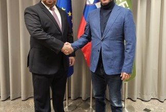 سفير الكويت غير المقيم لدى سلوفينيا يؤكد الحرص على تعزيز التعاون بين البلدين بمجال الذكاء الاصطناعي