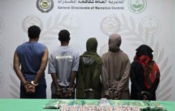 ضبط 5 أشخاص لترويجهم مواد مخدرة في جدة