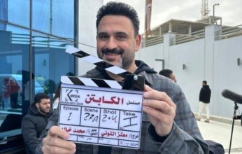 النجم أكرم حسني في مهمة صعبة.. «الكابتن» بين الكوميديا والدراما