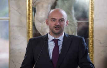 فرنسا تعلن رفع بعض العقوبات عن سوريا