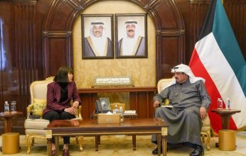 رئيس مجلس الوزراء الكويتي يستعرض مع السفيرة الأمريكية سبل تعزيز العلاقات الثنائية في مختلف المجالات