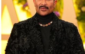 أحمد سعد يتبرع بـ"بالطو" حفل Joy Award لـ مستشفي 57 لعلاج السرطان