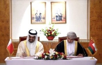 سلطنة عمان والبحرين توقعان 25 مذكرة تفاهم واتفاقية وبرنامجا تنفيذيا في مجالات عدة
