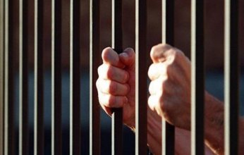 تفاصيل مثيرة بشأن اعتقال ممثل أجنبي في السعودية بتهمة حيازة المخدرات