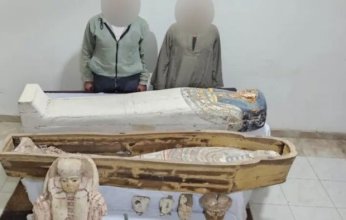 الأمن المصري يضبط شخصين حولوا منزلهم لبيع للآثار الفرعونية المسروقة في الصعيد.. تفاصيل مثيرة