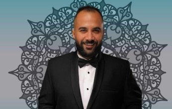 الفنان علي الألفي يثير الجدل بدفاعه عن روبي وانتقاده لأغاني نجاة الصغيرة.. ما القصة