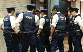 سيدة تهاجم طلابًا بمطرقة داخل فصل دراسي في اليابان والشرطة تتدخل