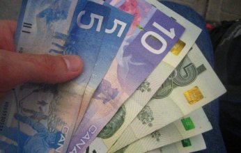 تطور مفاجىء في سعر الدولار الكندي بعد استقالة رئيس الحكومة