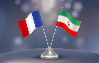 باريس تستدعي السفير الإيراني للتنديد بوضعية الرهائن الفرنسيين