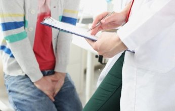 طبيب مصري يكشف أسباب كثرة التبول