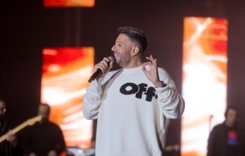النجم المصري محمد حماقي يشعل أبوظبي خلال احتفالية ليلة رأس السنة 2025