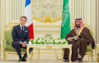 ولي العهد السعودي والرئيس الفرنسي يبحثان هاتفيا مستجدات الأحداث الإقليمية