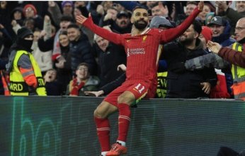 محمد صلاح يقتحم كعكة عيد ميلاد أسطورة ليفربول كاراجر