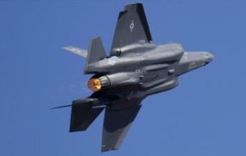 تفاصيل مثيرة.. نجاة طيار بسلاح الجو الأمريكي بعد تحطم مقاتلة «F35» في قاعدة جوية بألاسكا