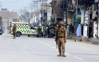 مقتل 4 أشخاص وإصابة 32 بتفجير غربي البلاد.. ماذا يحدث في باكستان؟
