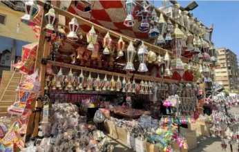 بالفانوس.. الشوارع المصرية تبتهج وتتزين استعدادًا لشهر رمضان الكريم