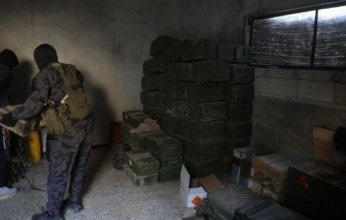 سوريا.. ضبط مستودع ذخيرة في حمص واعتقال أحد المطلوبين (صور)